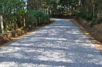 Manutenção de estradas rurais avança em Itapetininga e bairros Jurumirim, Sabiaúna, Pescaria e Morro Vermelho recebem melhorias